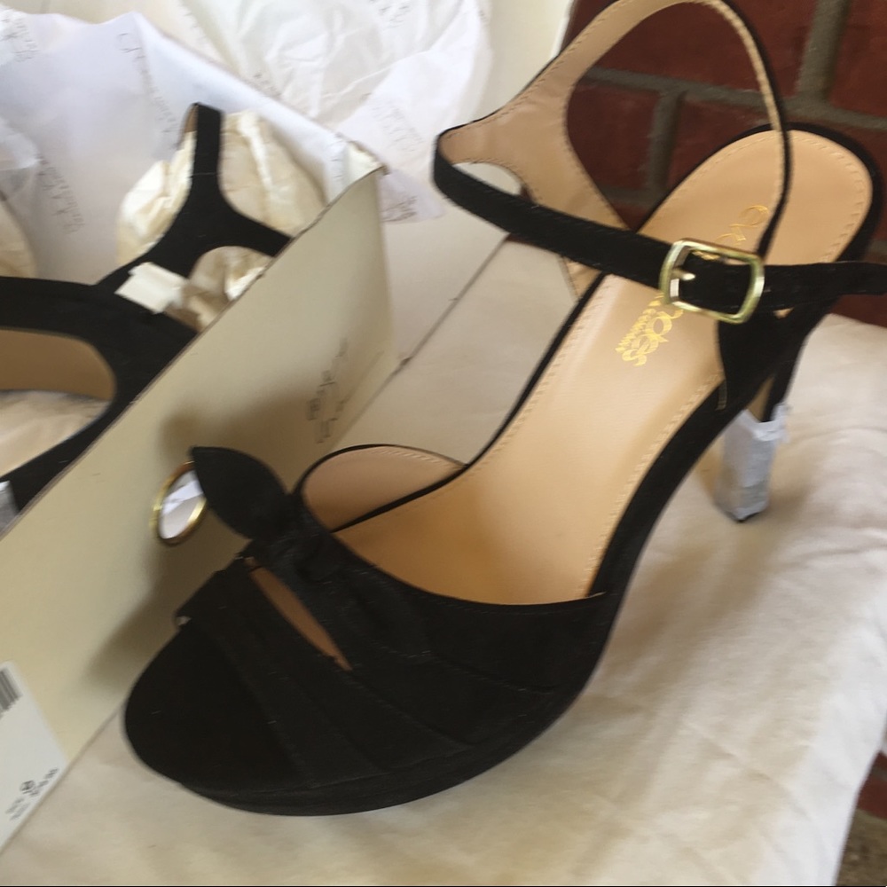 Eva Mendes black high heels NWT size 9